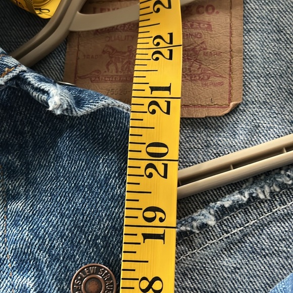 Size large Levi’s denim jacket, Excellent condition. Clean smoke free. - Picture 12 of 13